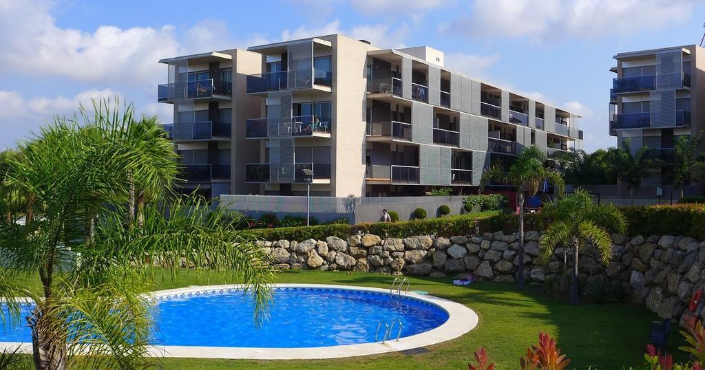 Uhc Paradise Village Family Complex Салоу Екстер'єр фото