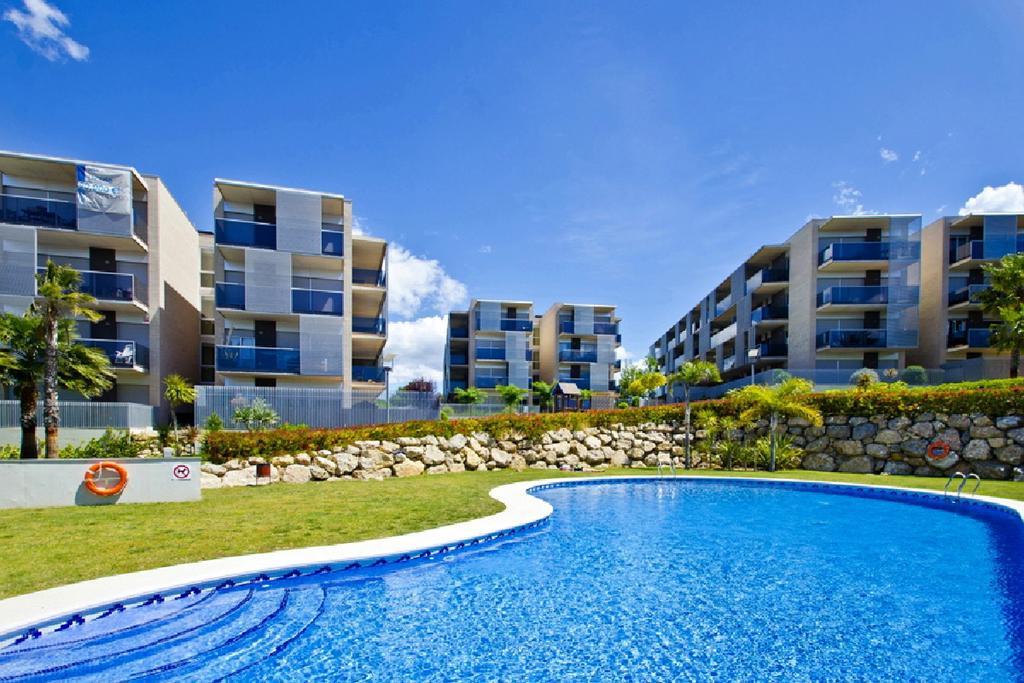 Uhc Paradise Village Family Complex Салоу Екстер'єр фото